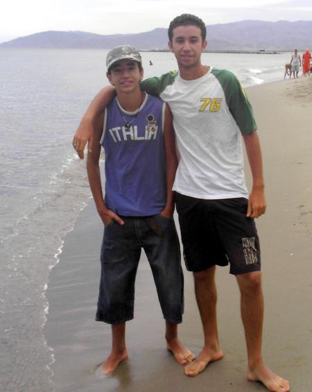 ana w khouya w mratou